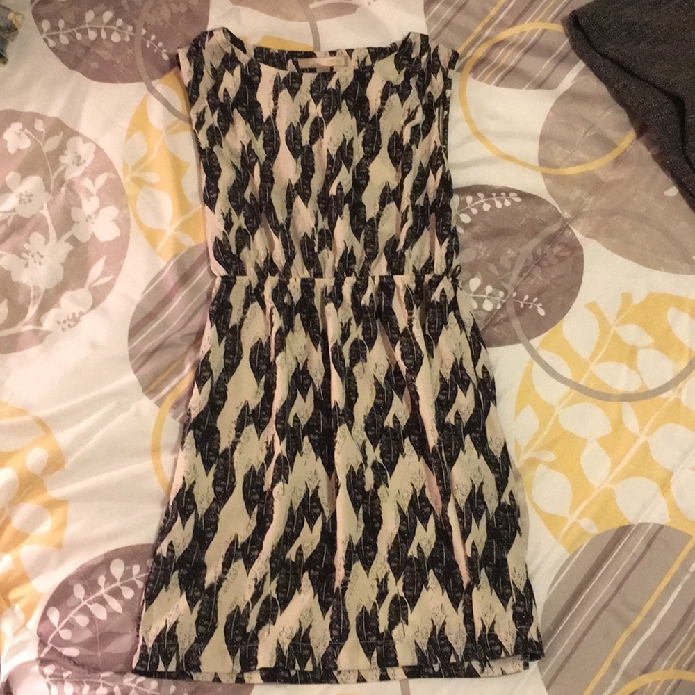 Forever 21 Sleeveless Feather Print Dress
